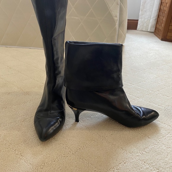 Louis Vuitton black booties can be worn up or down. Versatile and simple. - Picture 6 of 6